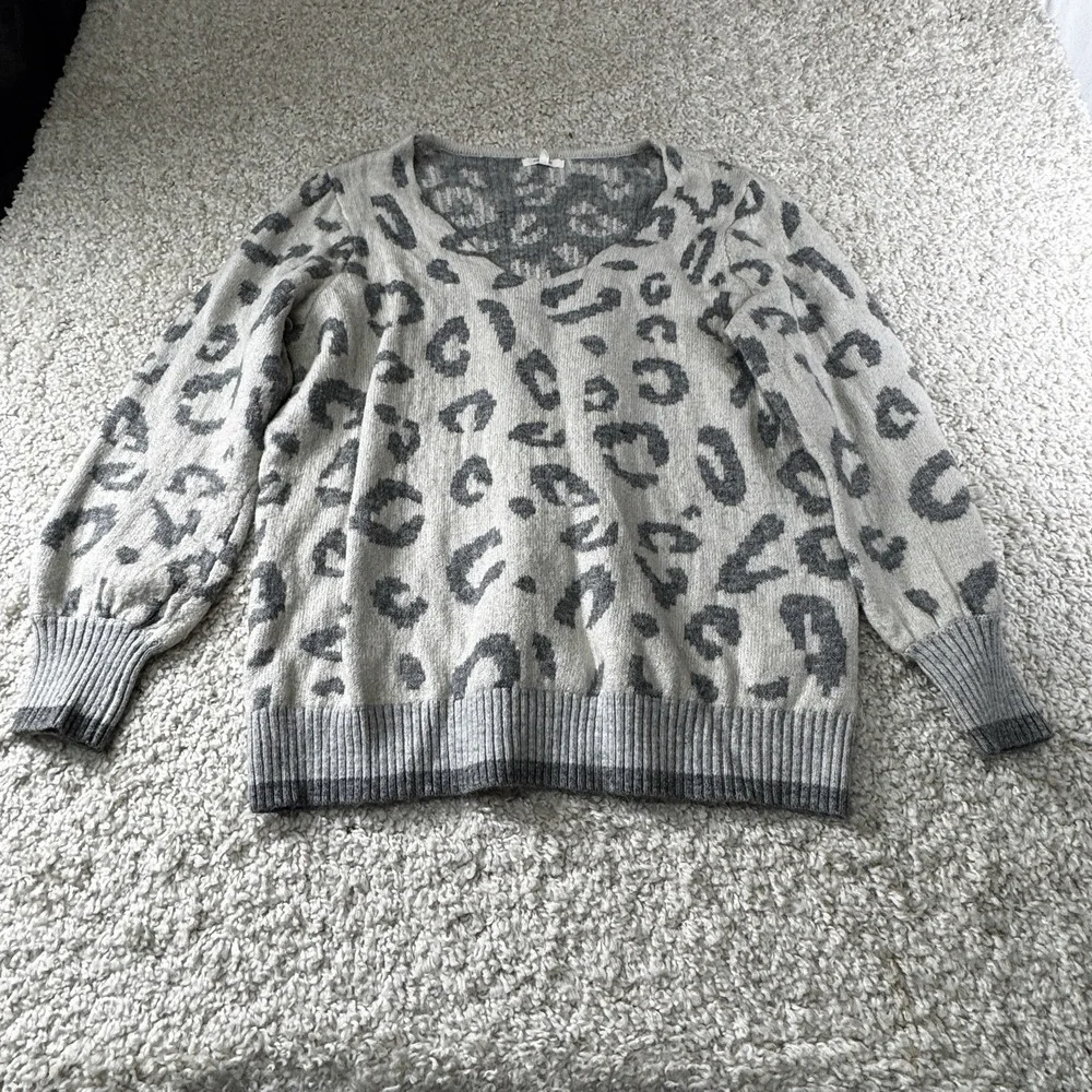 Maurices Womens White Gray Leopard‎ Print Knit Sweater boat neck Size 1